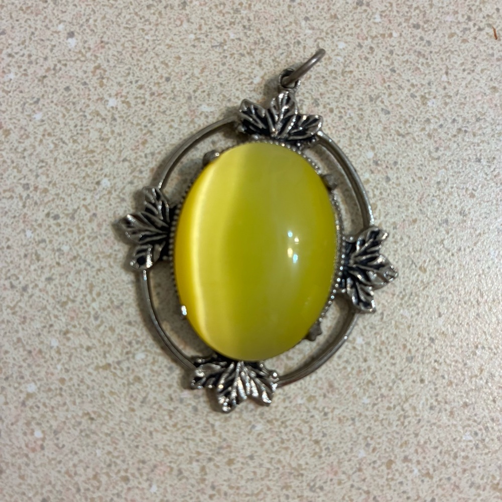 Yellow Vintage Pendant, Yellow Stone Pendant Necklace - Unbranded